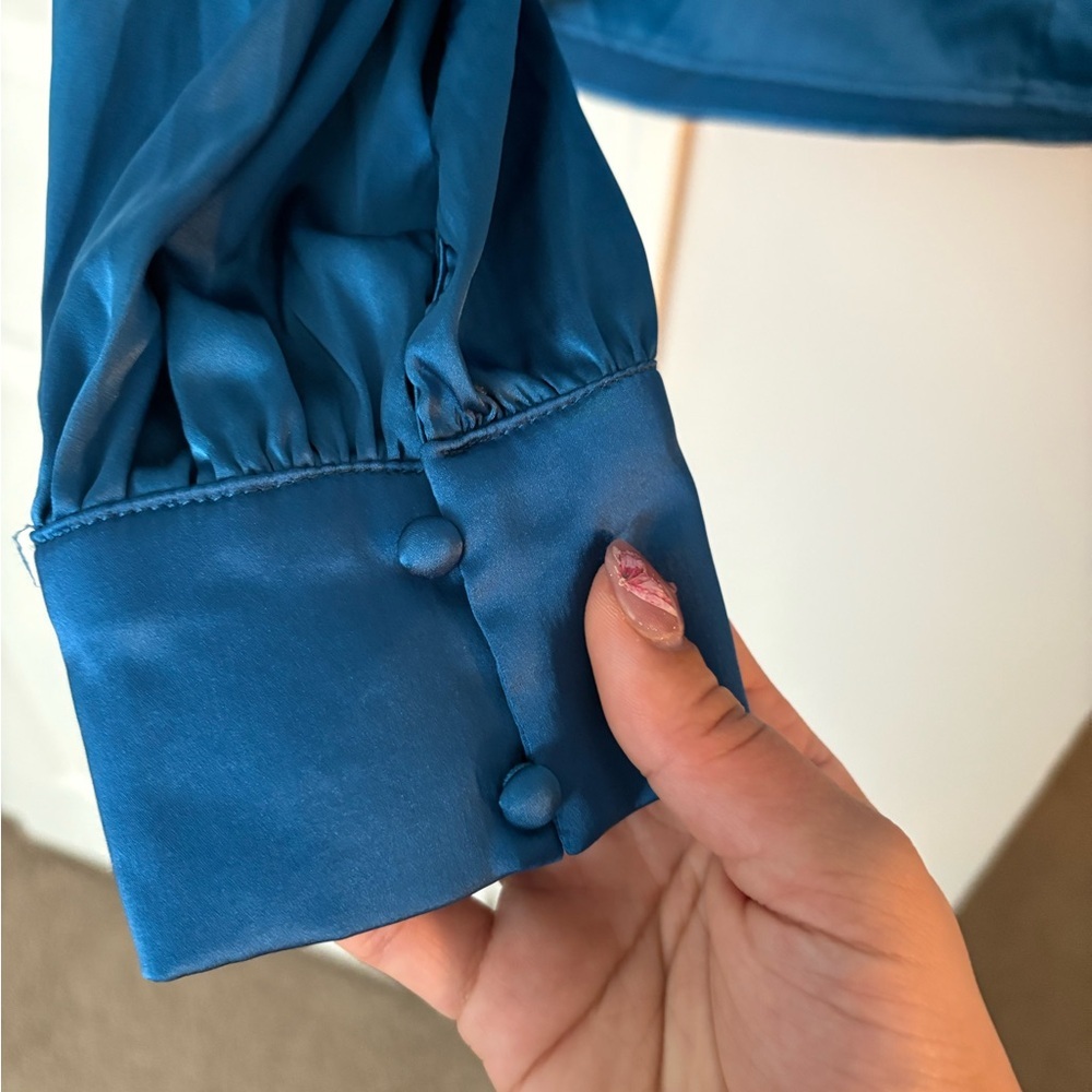 Elegant Blue Women's Top - Picture 2 of 4
